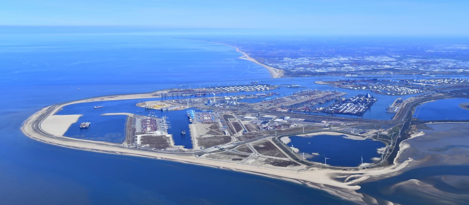 Luchtfoto Maasvlakte terminal